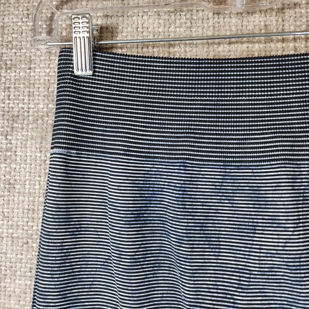 Lululemon Striped Crinkle Look Leggings‎ Womens *Medium (8-10) Blue 24x26 - Picture 2 of 12